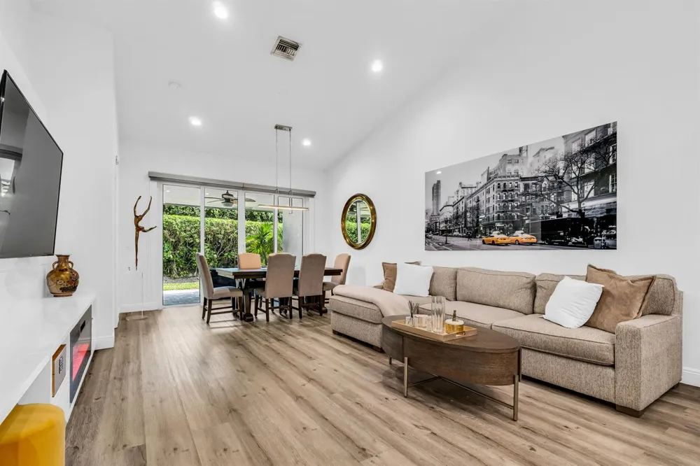8255 Via Bella Boca Raton, FL 33496