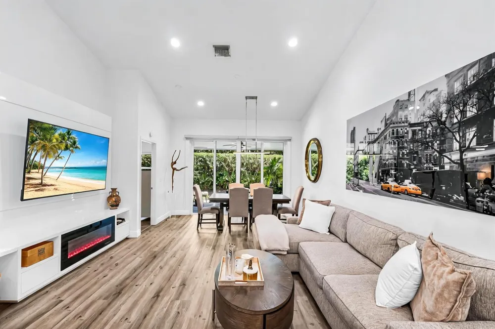 8255 Via Bella Boca Raton, FL 33496