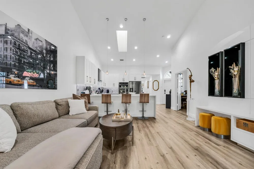 8255 Via Bella Boca Raton, FL 33496