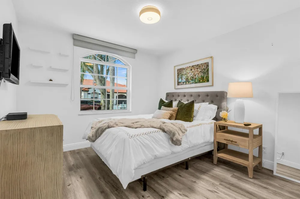 8255 Via Bella Boca Raton, FL 33496