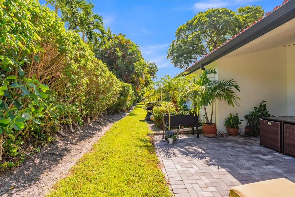 8255 Via Bella Boca Raton, FL 33496