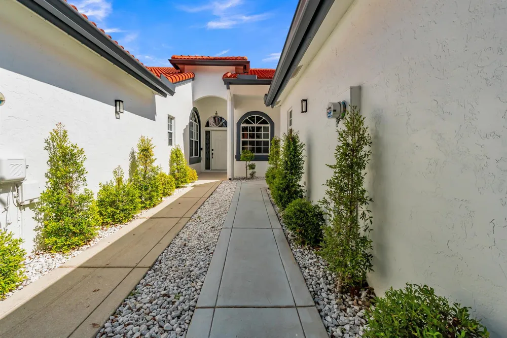8255 Via Bella Boca Raton, FL 33496