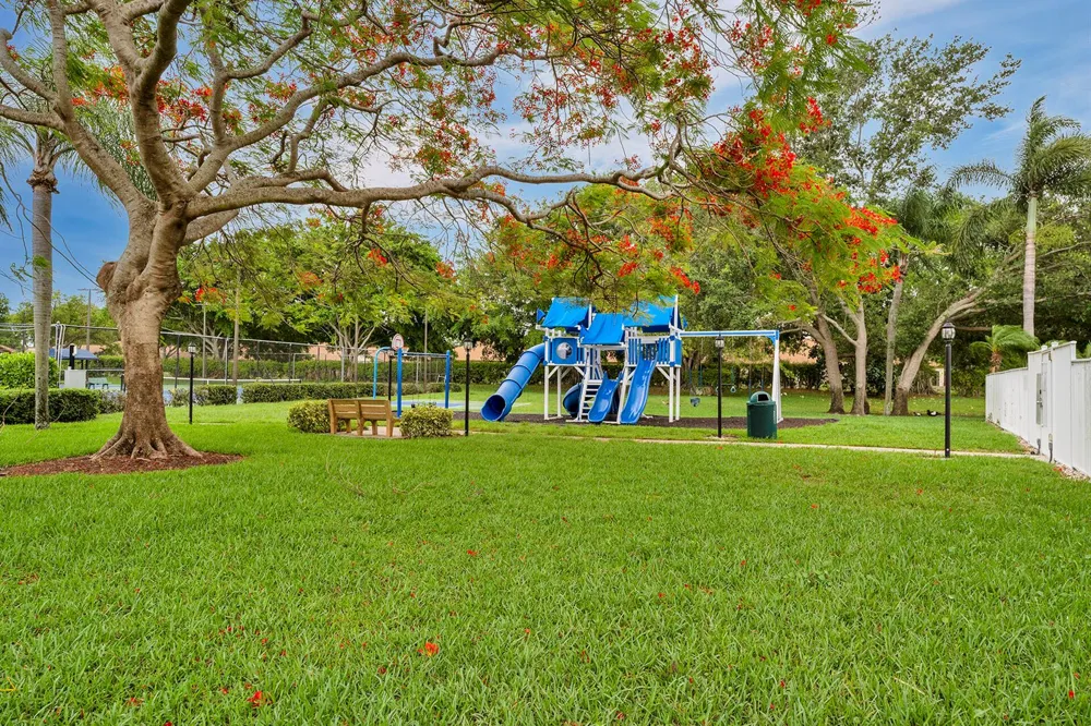 8255 Via Bella Boca Raton, FL 33496