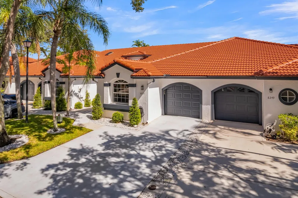 8255 Via Bella Boca Raton, FL 33496