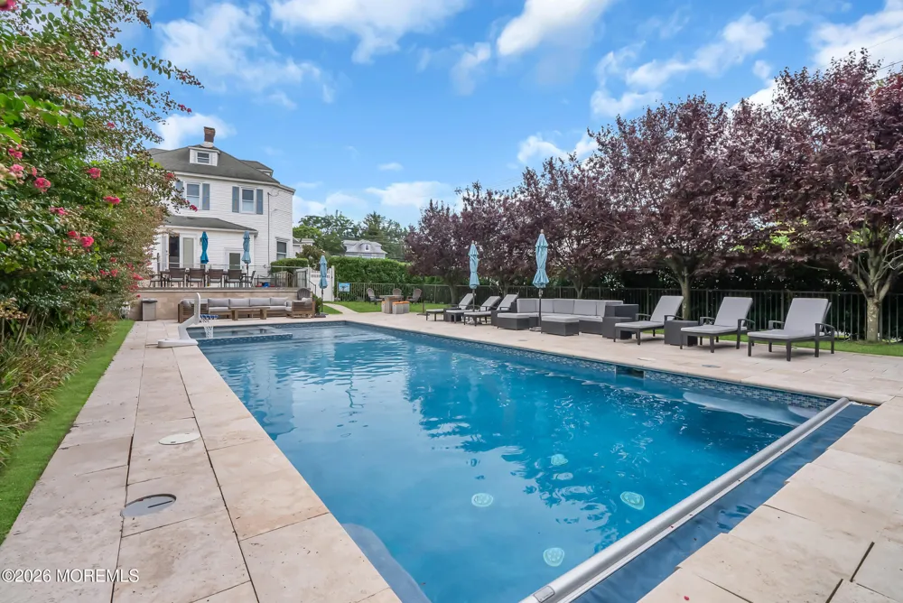 268 Roosevelt Avenue Oakhurst, NJ 07755
