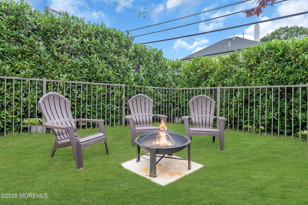 268 Roosevelt Avenue Oakhurst, NJ 07755