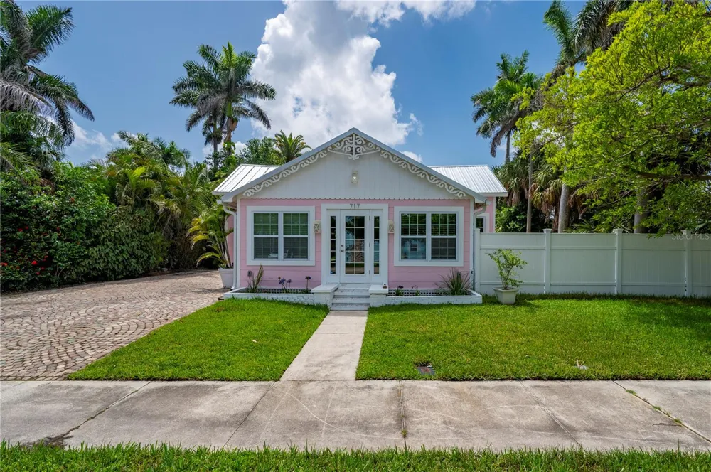 717 W MARION AVENUE Punta Gorda, FL 33950