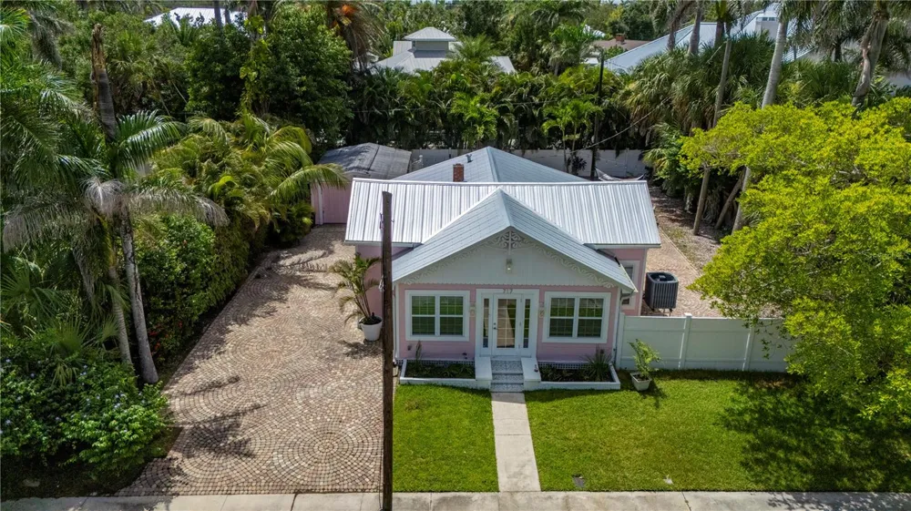 717 W MARION AVENUE Punta Gorda, FL 33950