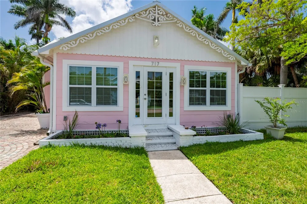 717 W MARION AVENUE Punta Gorda, FL 33950