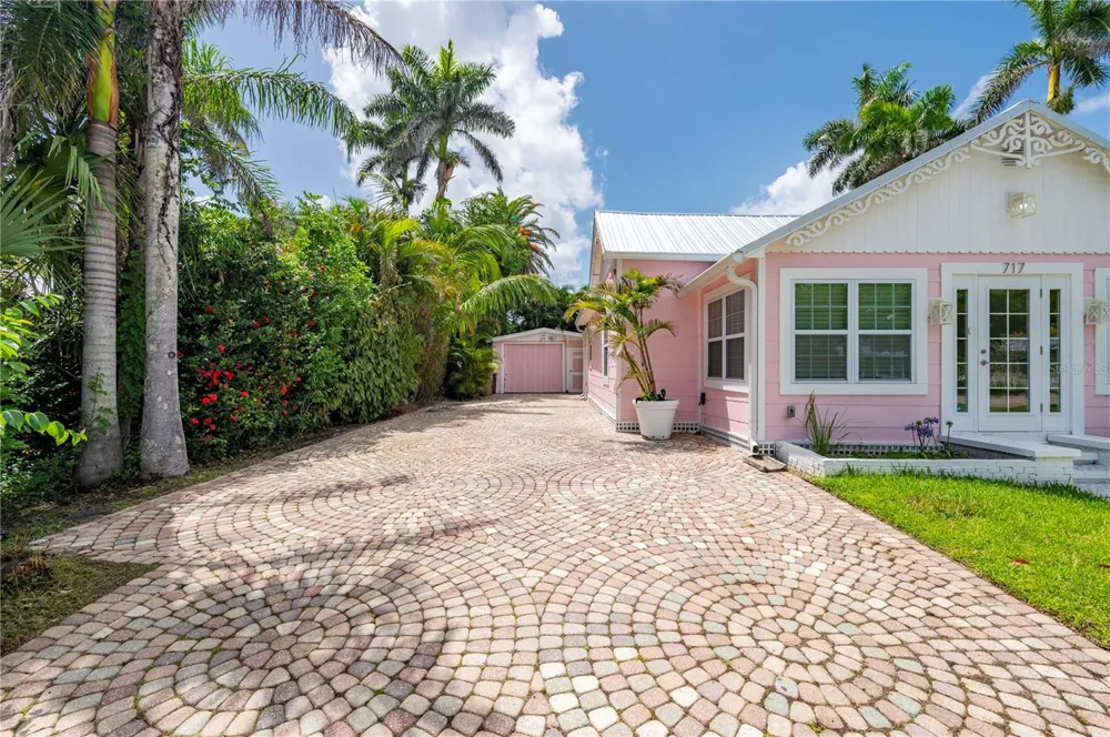 717 W MARION AVENUE Punta Gorda, FL 33950