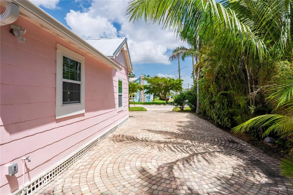 717 W MARION AVENUE Punta Gorda, FL 33950