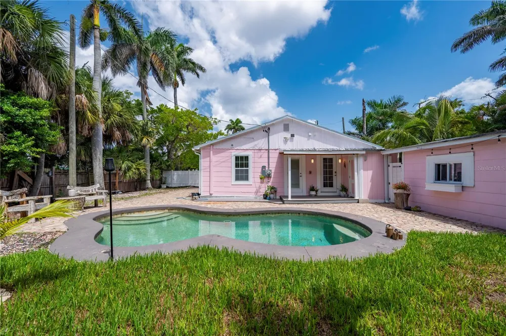 717 W MARION AVENUE Punta Gorda, FL 33950