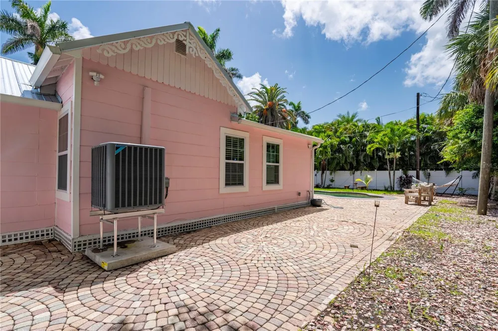 717 W MARION AVENUE Punta Gorda, FL 33950