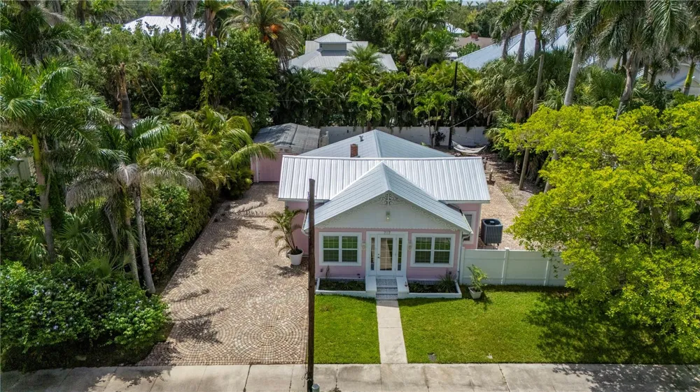 717 W MARION AVENUE Punta Gorda, FL 33950