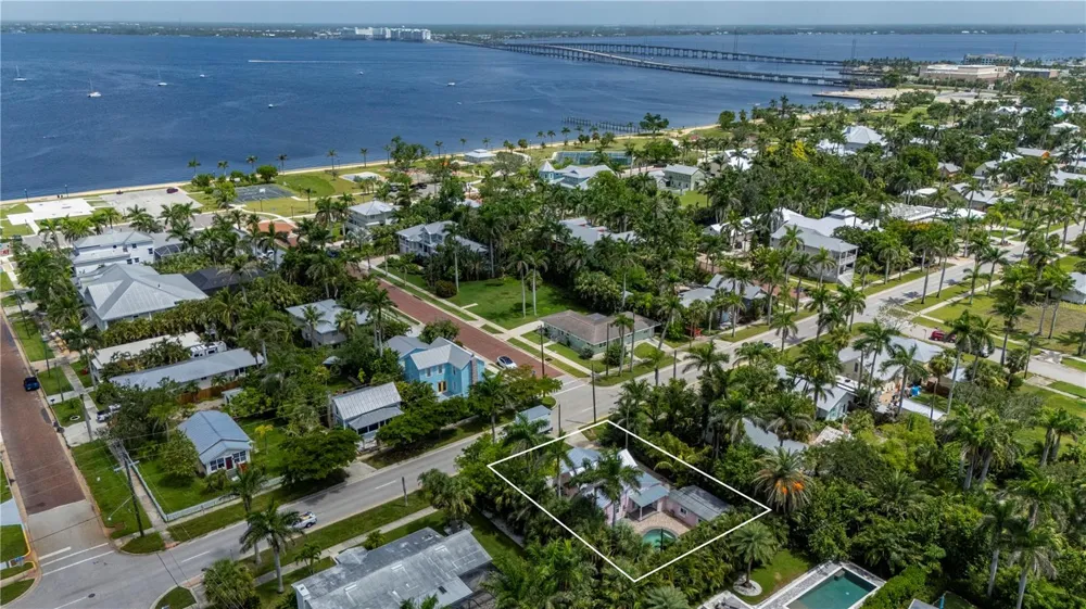 717 W MARION AVENUE Punta Gorda, FL 33950