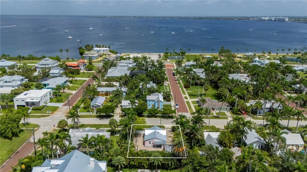 717 W MARION AVENUE Punta Gorda, FL 33950