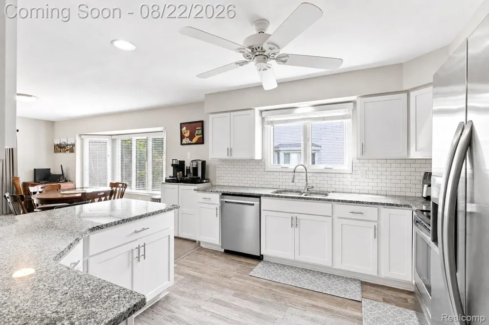 6523 Ridgeview Drive Independence Charter Township, MI 48346
