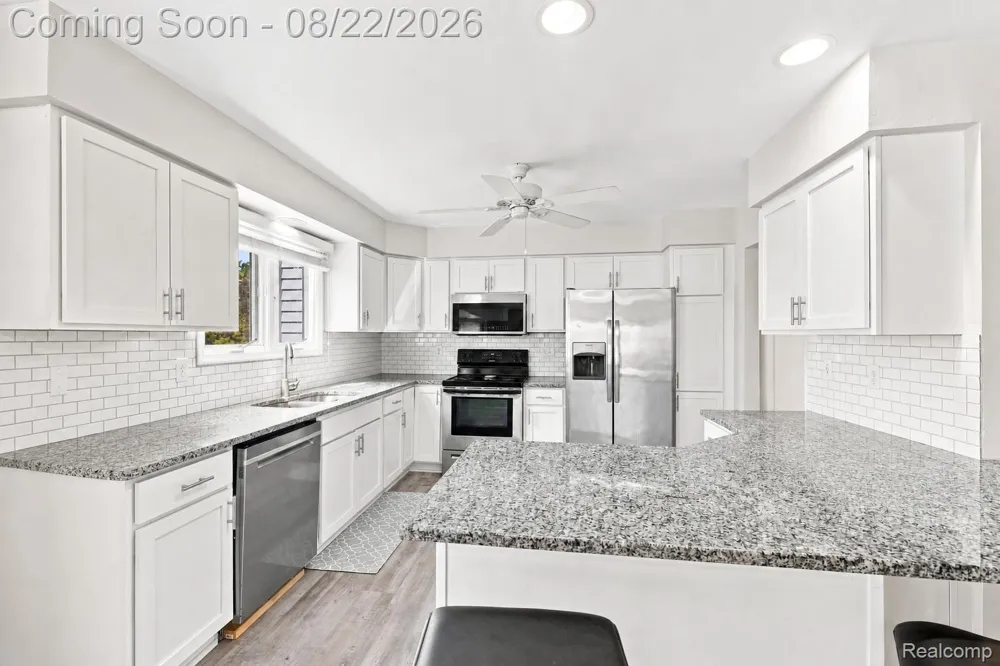 6523 Ridgeview Drive Independence Charter Township, MI 48346