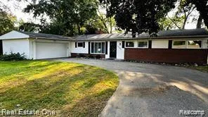32305 Shrewsbury Street Farmington Hills City, MI 48334