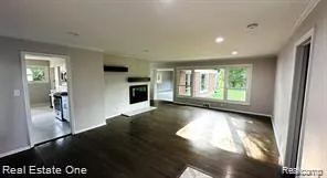 32305 Shrewsbury Street Farmington Hills City, MI 48334