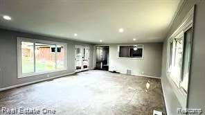 32305 Shrewsbury Street Farmington Hills City, MI 48334