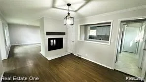 32305 Shrewsbury Street Farmington Hills City, MI 48334
