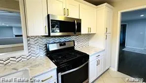 32305 Shrewsbury Street Farmington Hills City, MI 48334