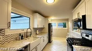 32305 Shrewsbury Street Farmington Hills City, MI 48334