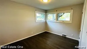 32305 Shrewsbury Street Farmington Hills City, MI 48334