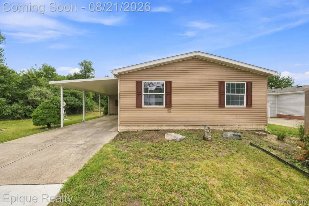 297 Dennis K Court White Lake Charter Township, MI 48386