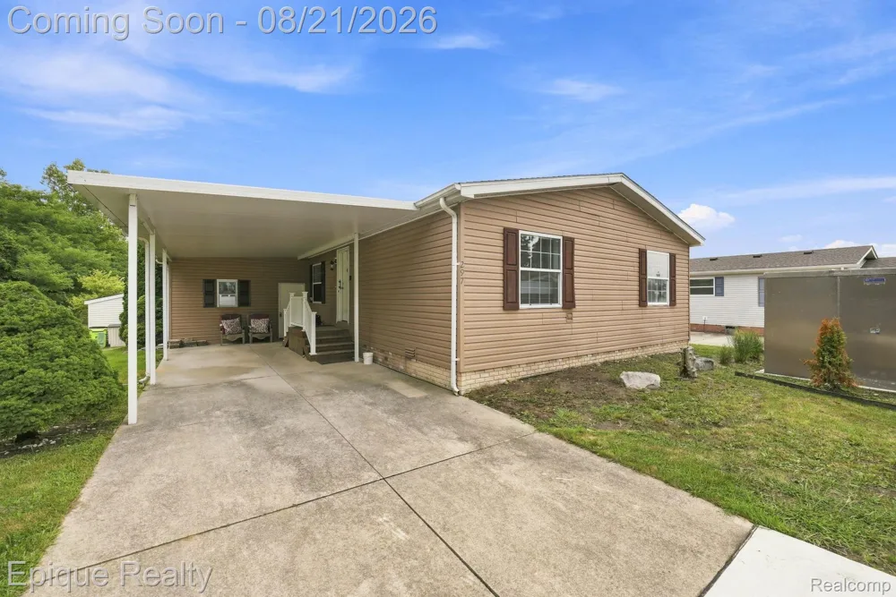 297 Dennis K Court White Lake Charter Township, MI 48386