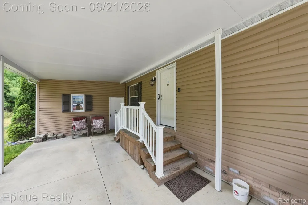 297 Dennis K Court White Lake Charter Township, MI 48386