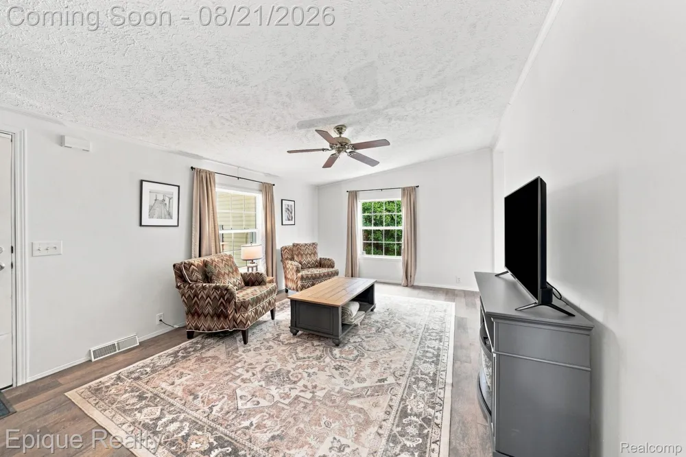 297 Dennis K Court White Lake Charter Township, MI 48386