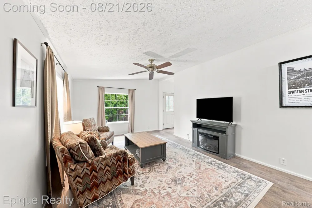 297 Dennis K Court White Lake Charter Township, MI 48386