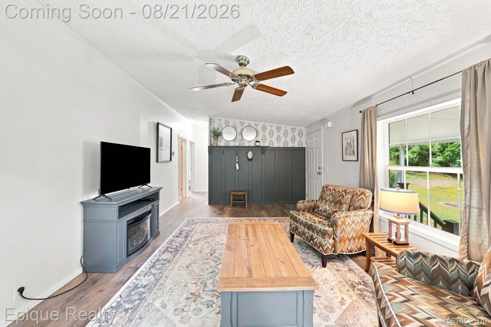297 Dennis K Court White Lake Charter Township, MI 48386