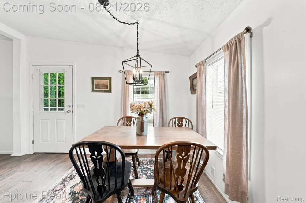 297 Dennis K Court White Lake Charter Township, MI 48386