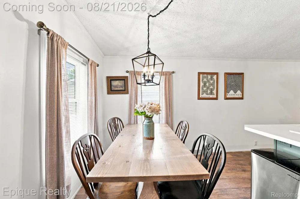 297 Dennis K Court White Lake Charter Township, MI 48386