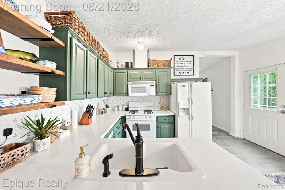 297 Dennis K Court White Lake Charter Township, MI 48386