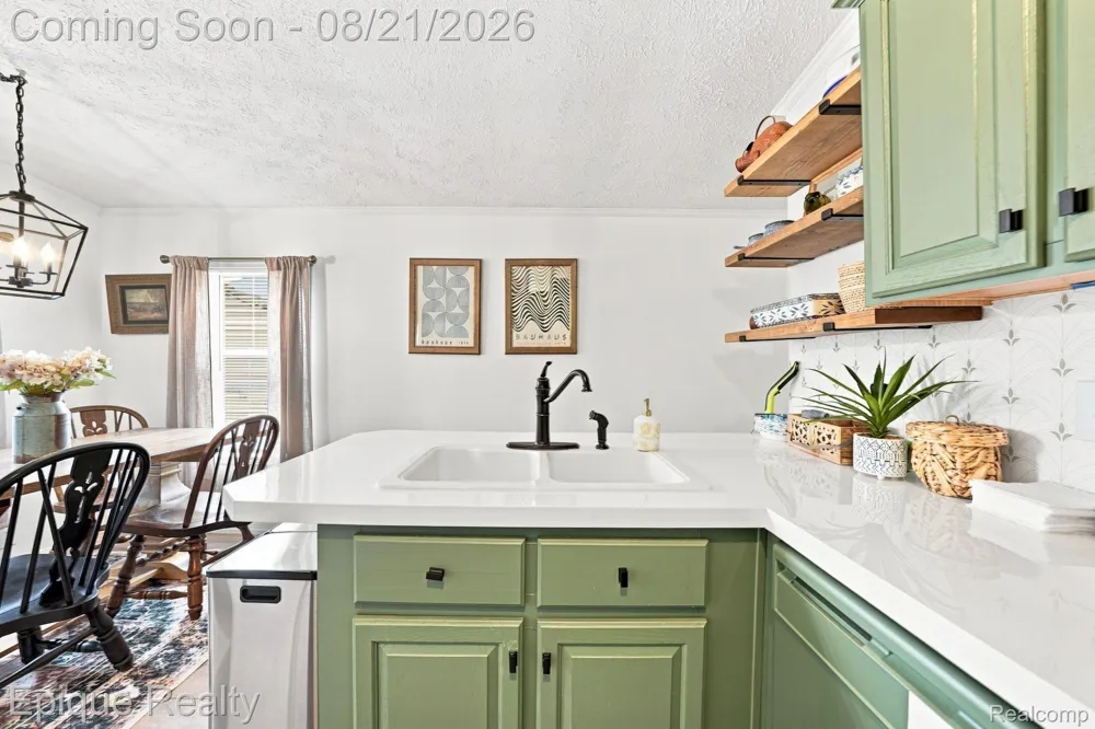 297 Dennis K Court White Lake Charter Township, MI 48386