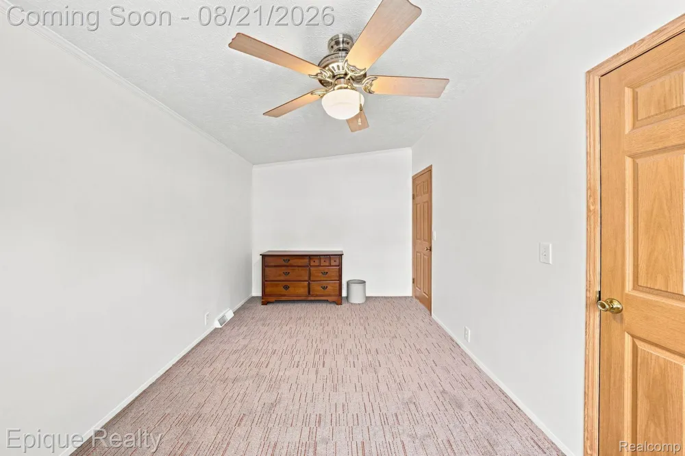297 Dennis K Court White Lake Charter Township, MI 48386