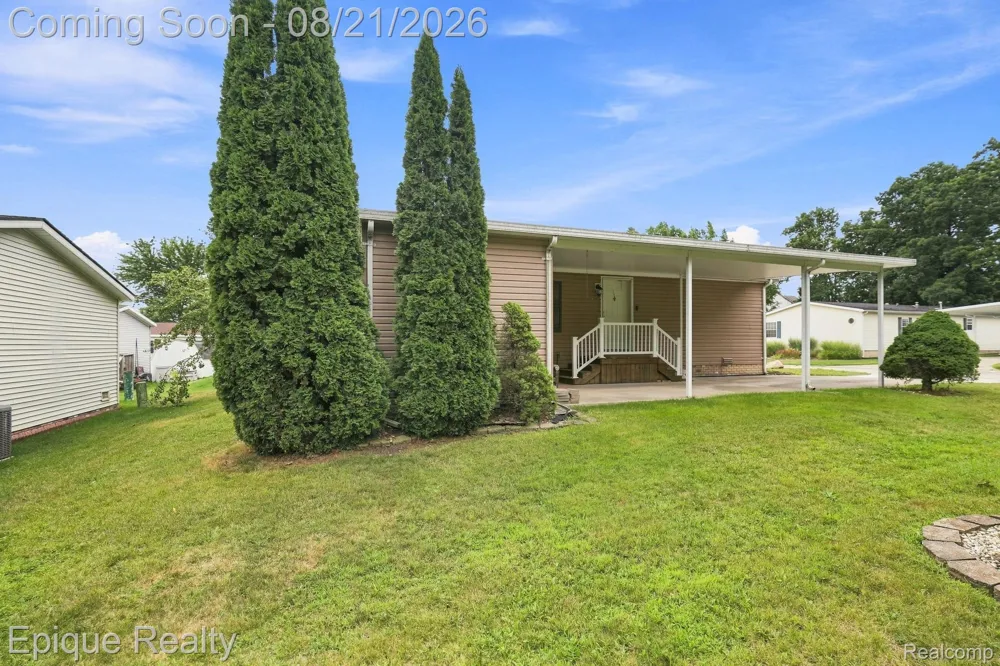 297 Dennis K Court White Lake Charter Township, MI 48386