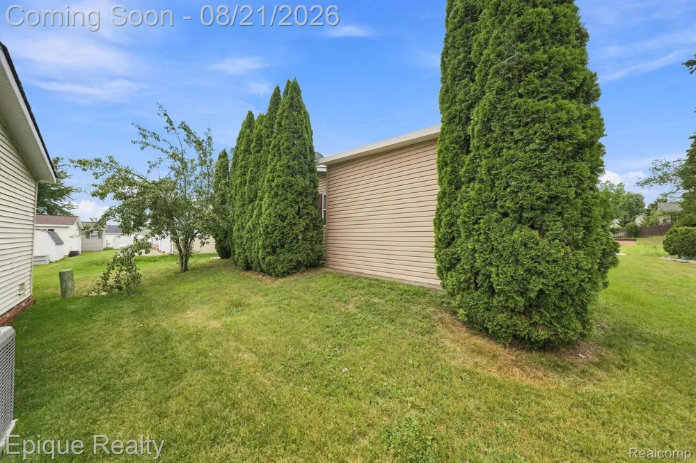 297 Dennis K Court White Lake Charter Township, MI 48386