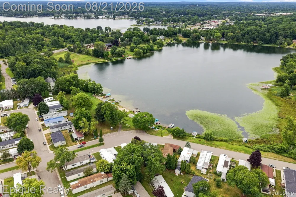 297 Dennis K Court White Lake Charter Township, MI 48386