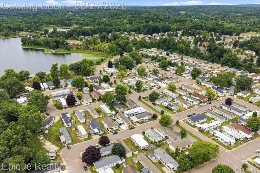 297 Dennis K Court White Lake Charter Township, MI 48386