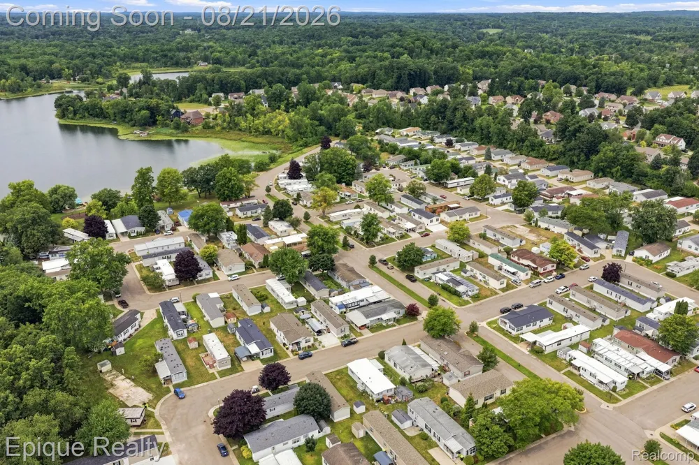 297 Dennis K Court White Lake Charter Township, MI 48386