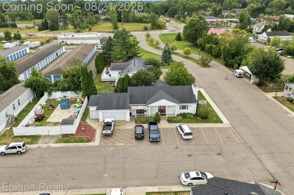 297 Dennis K Court White Lake Charter Township, MI 48386