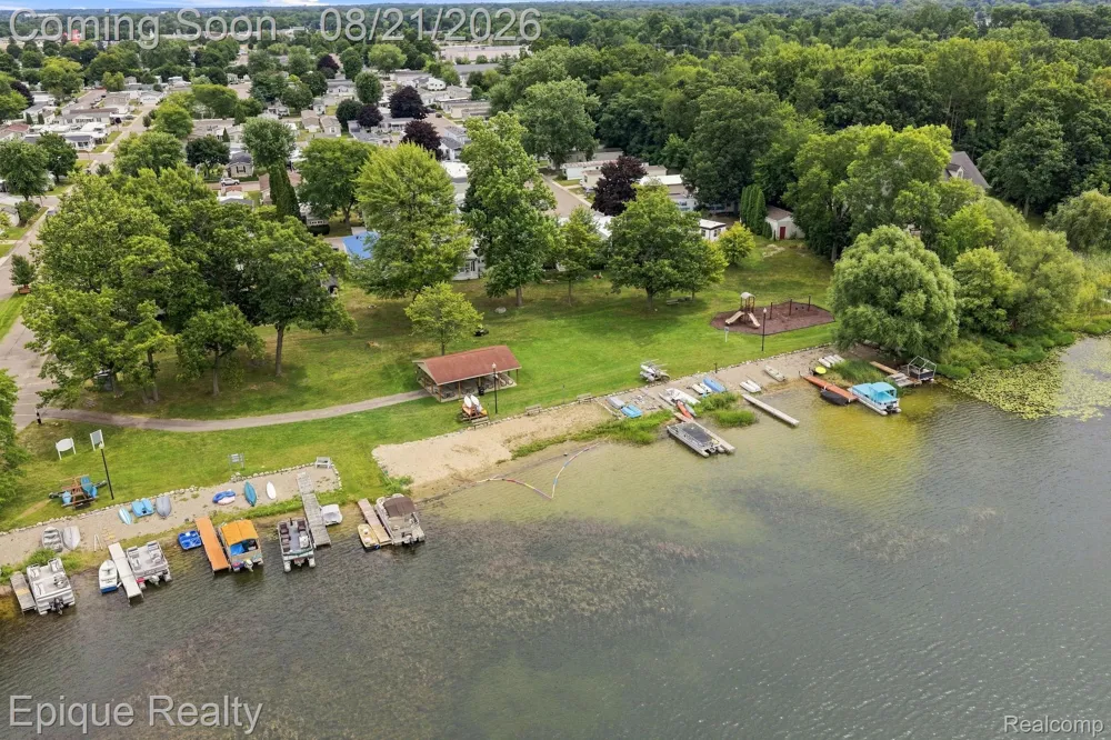 297 Dennis K Court White Lake Charter Township, MI 48386