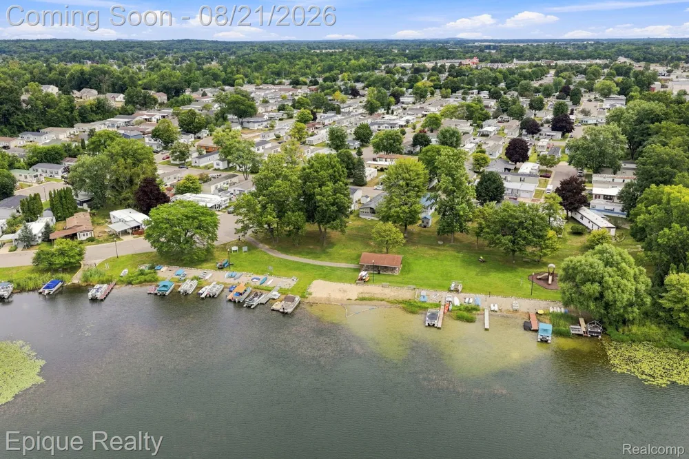 297 Dennis K Court White Lake Charter Township, MI 48386