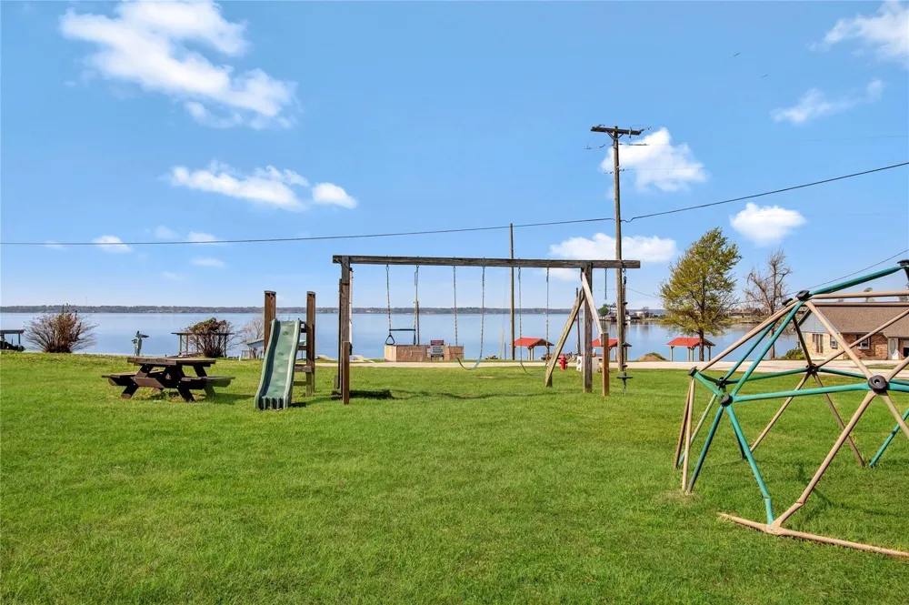 738 W Cattle Onalaska, TX 77360