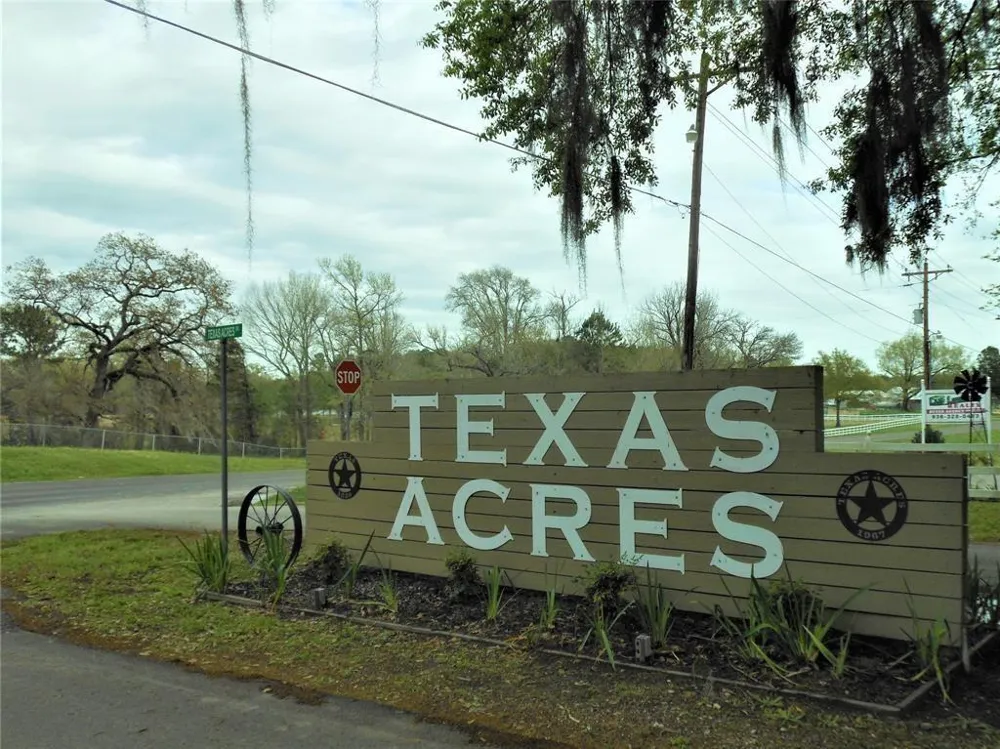 738 W Cattle Onalaska, TX 77360